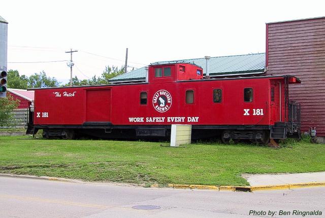 http://www.greatnorthernempire.net/images/cabooses/GNX181Caboose1.JPG